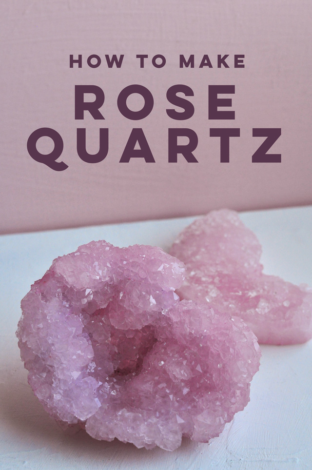 what makes rose quartz pink