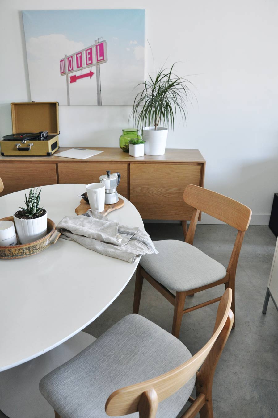 article-chairs-loft-apartment-dining-room