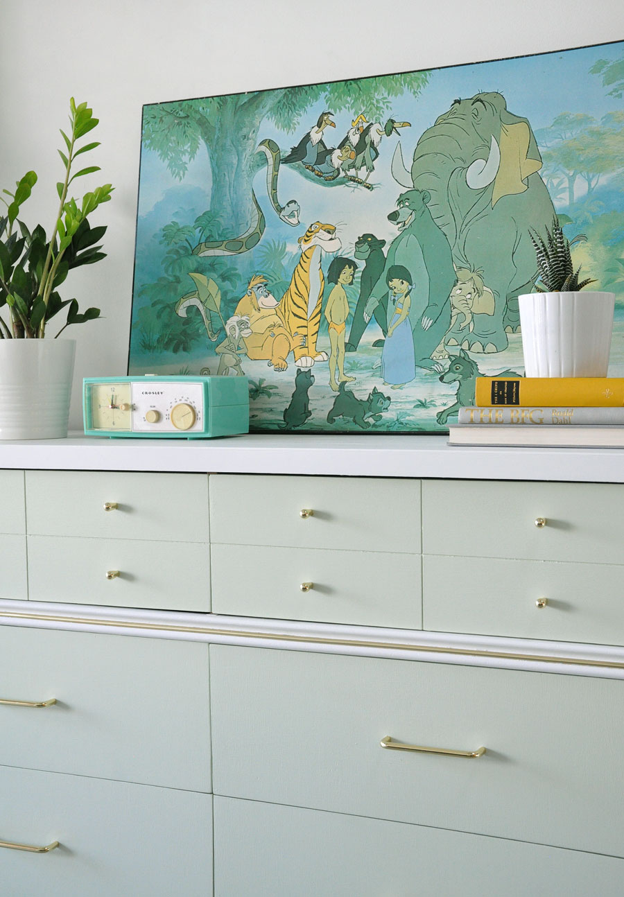 Vintage painted dresser makeover with Fusion Mineral Paint by @visualheart